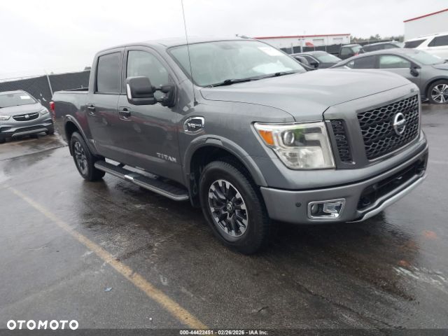 Nissan Titan - 1