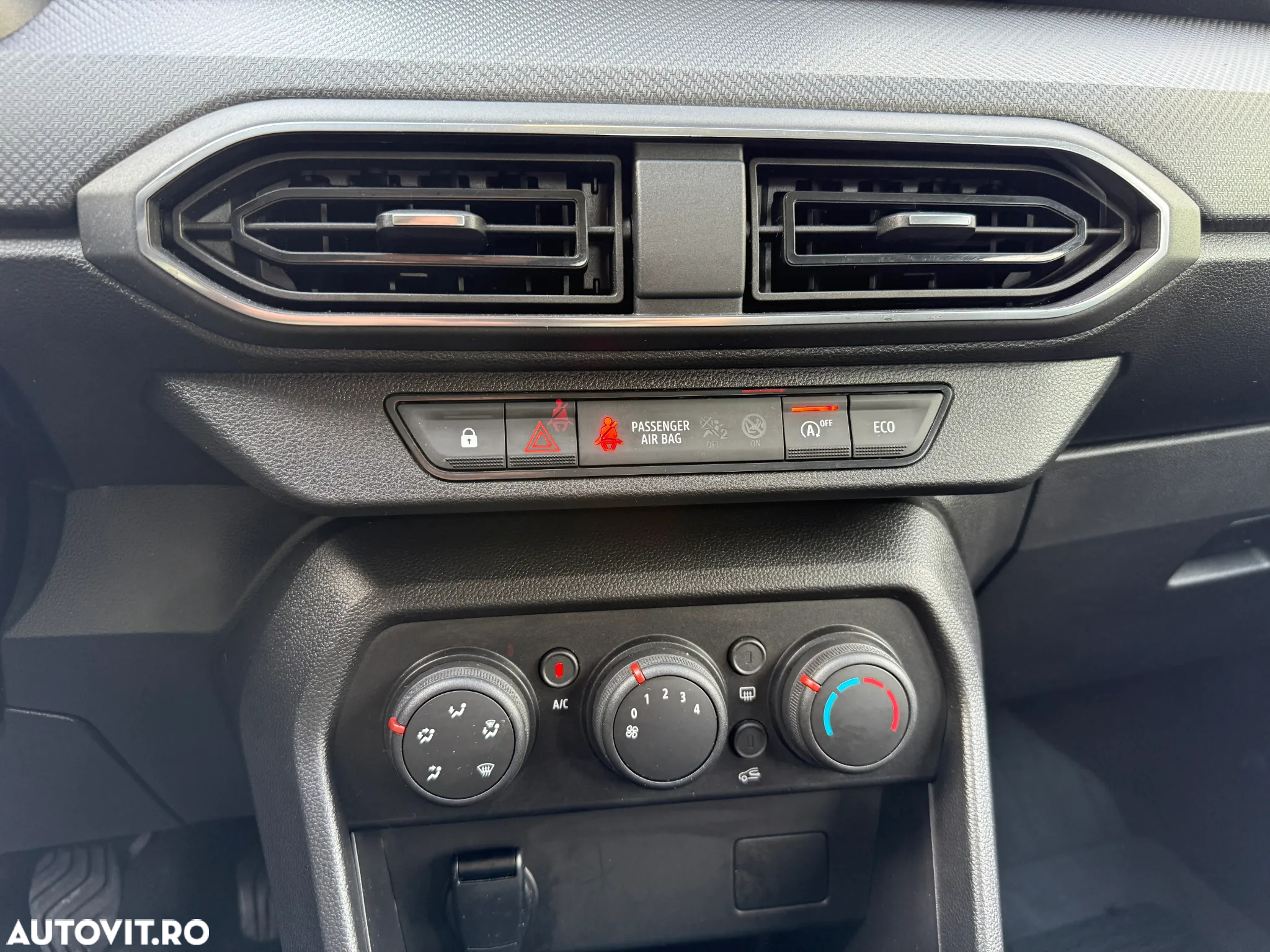 Dacia Logan TCe 90 Essential - 10