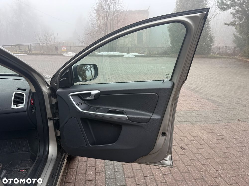 Volvo XC 60 D5 AWD Momentum - 21