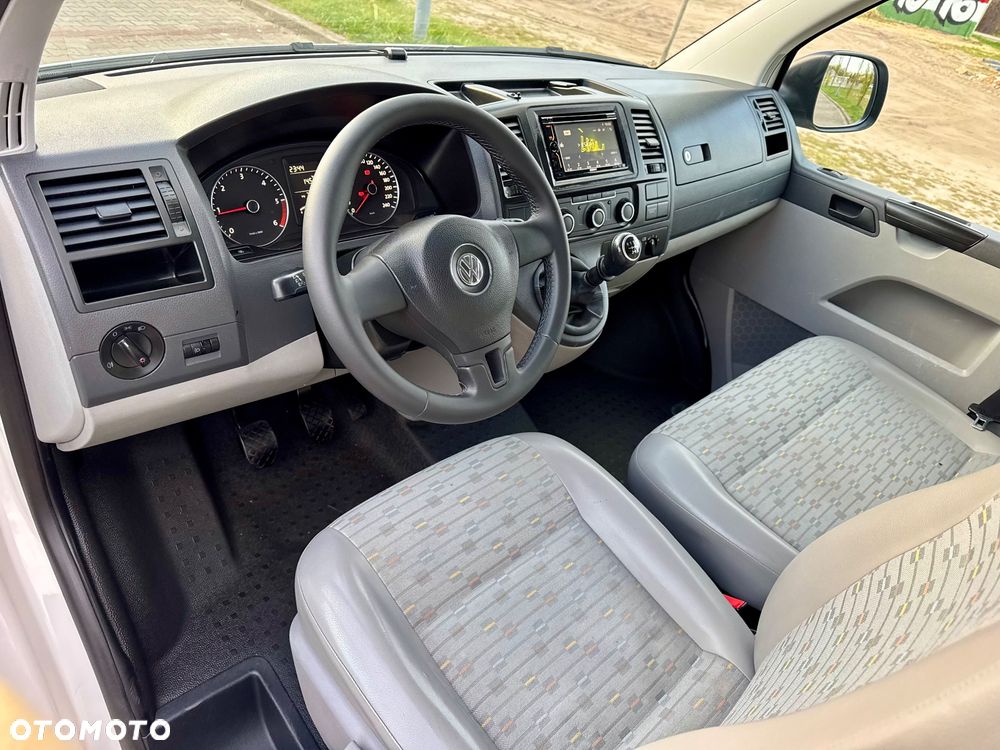 Volkswagen Caravelle - 14