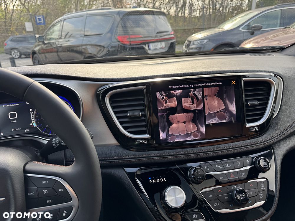 Chrysler Pacifica - 31
