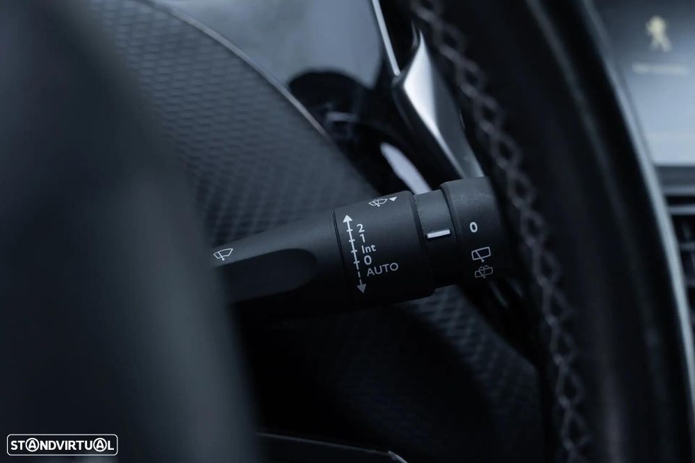 Peugeot 2008 1.2 PureTech Signature - 43