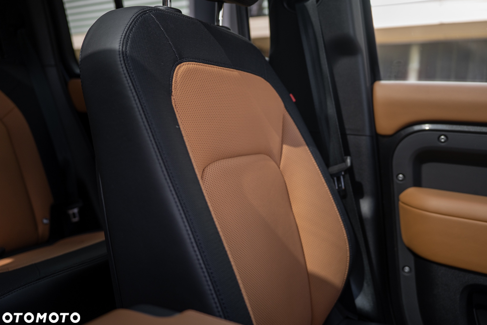 Land Rover Defender - 29