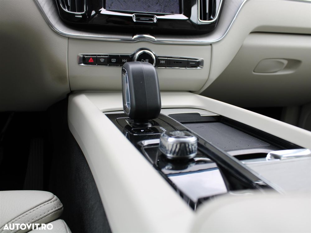 Volvo XC 60 B4 D AWD Plus Bright - 21