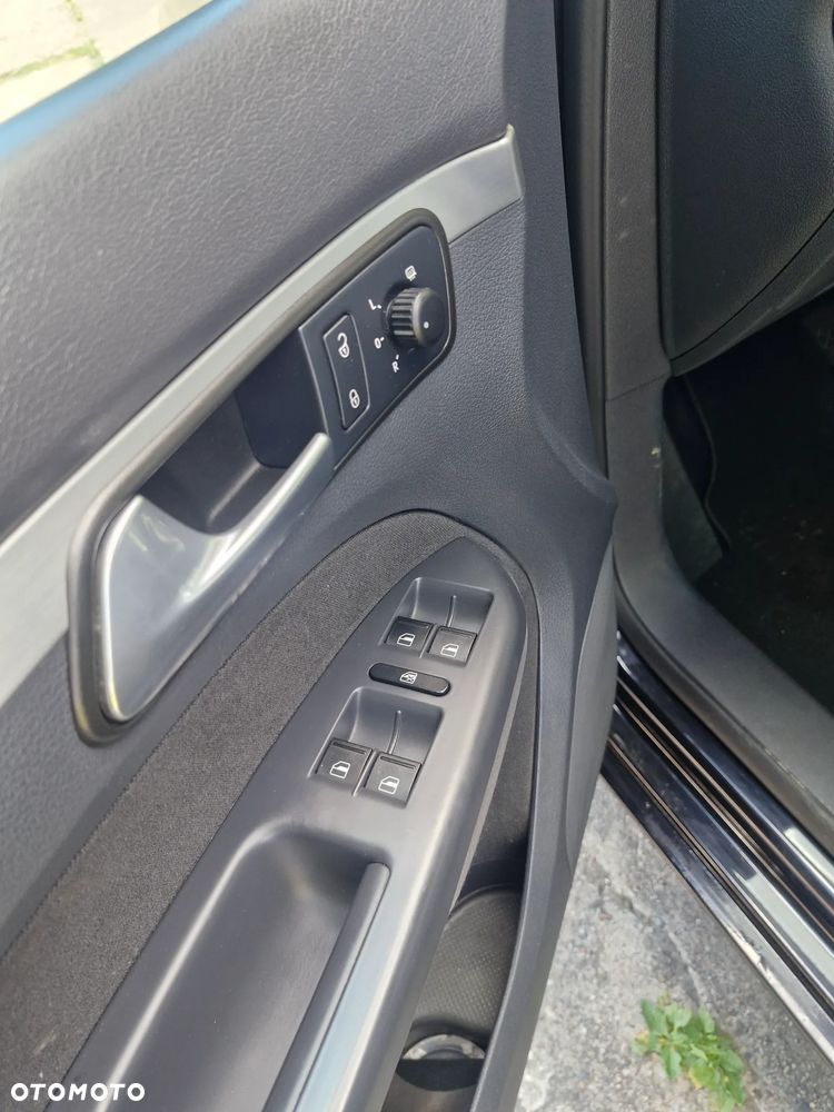 Volkswagen Touran 2.0 TDI DPF Highline DSG - 11