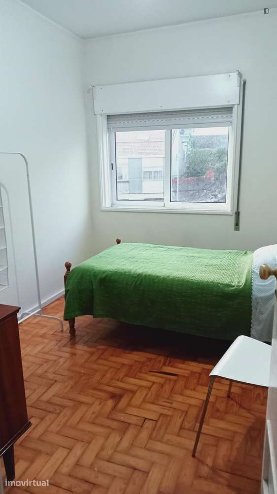 Quarto - localizado em Santo Ildefonso Porto - Grande imagem: 3/6
