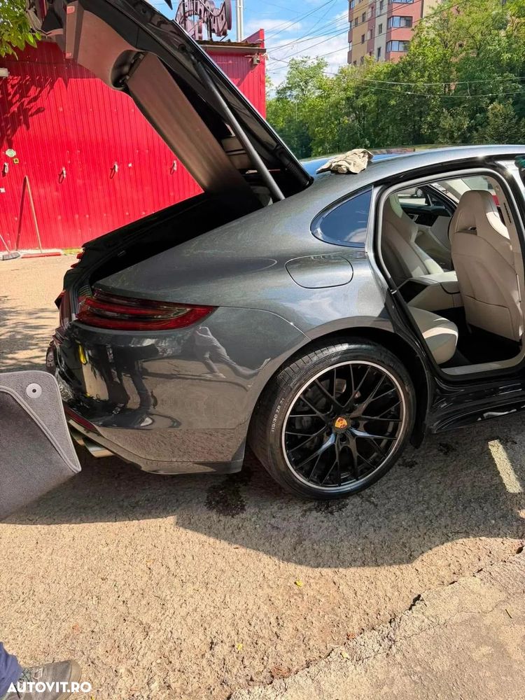 Porsche Panamera 4S - 10