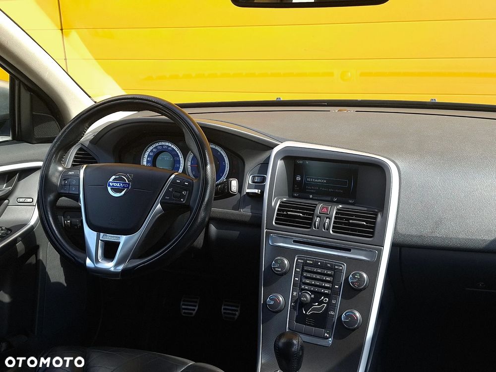 Volvo XC 60 D4 RDesign - 23