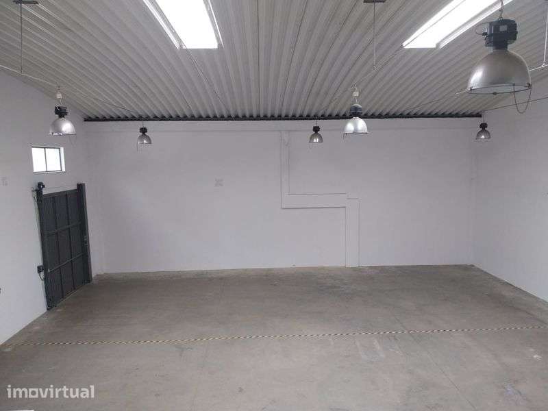 Armazém 350 m² + 400 m² Logradouro | Santa Marta de Corroios | Excelen - Grande imagem: 2/12