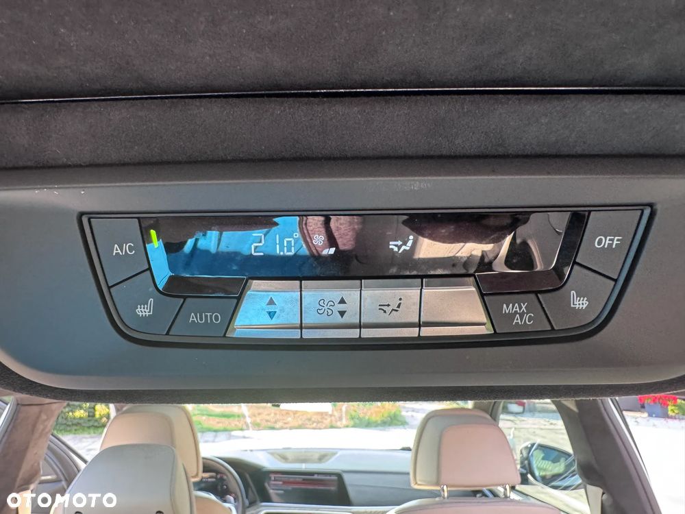 BMW X7 M50i sport - 30