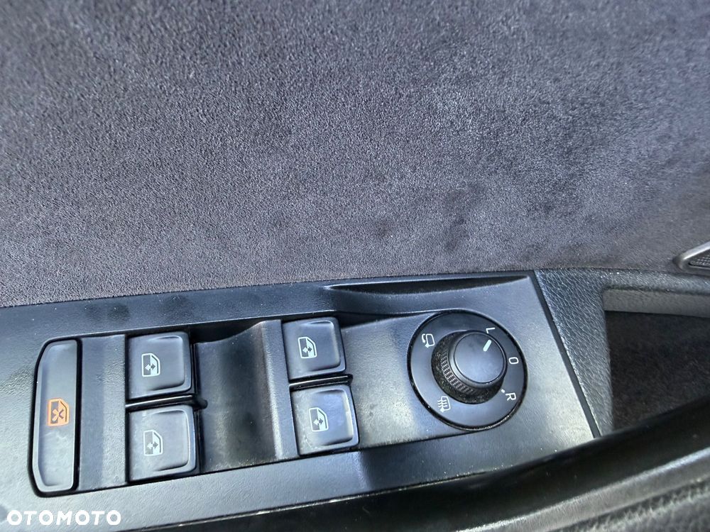 Skoda Superb 2.0 TDI DSG Sportline - 34