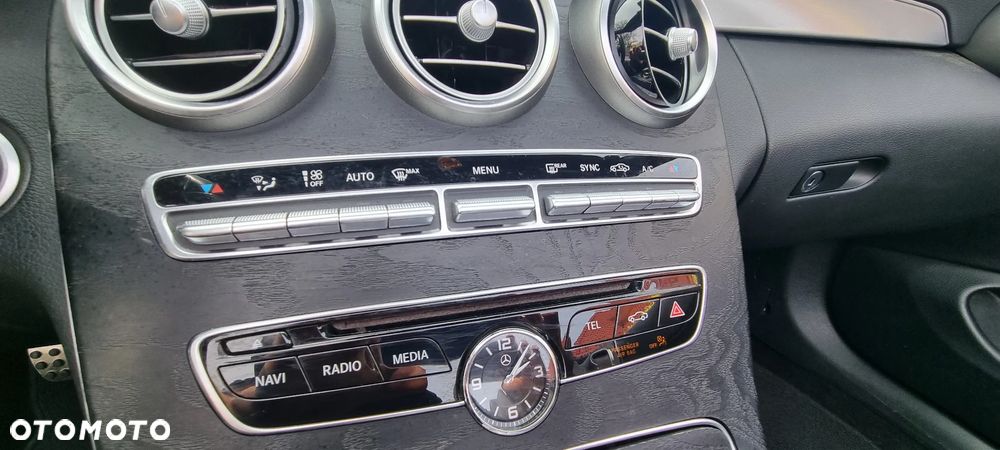 Mercedes-Benz Klasa C C-Klasse Cabrio Diesel AMG Line - 22