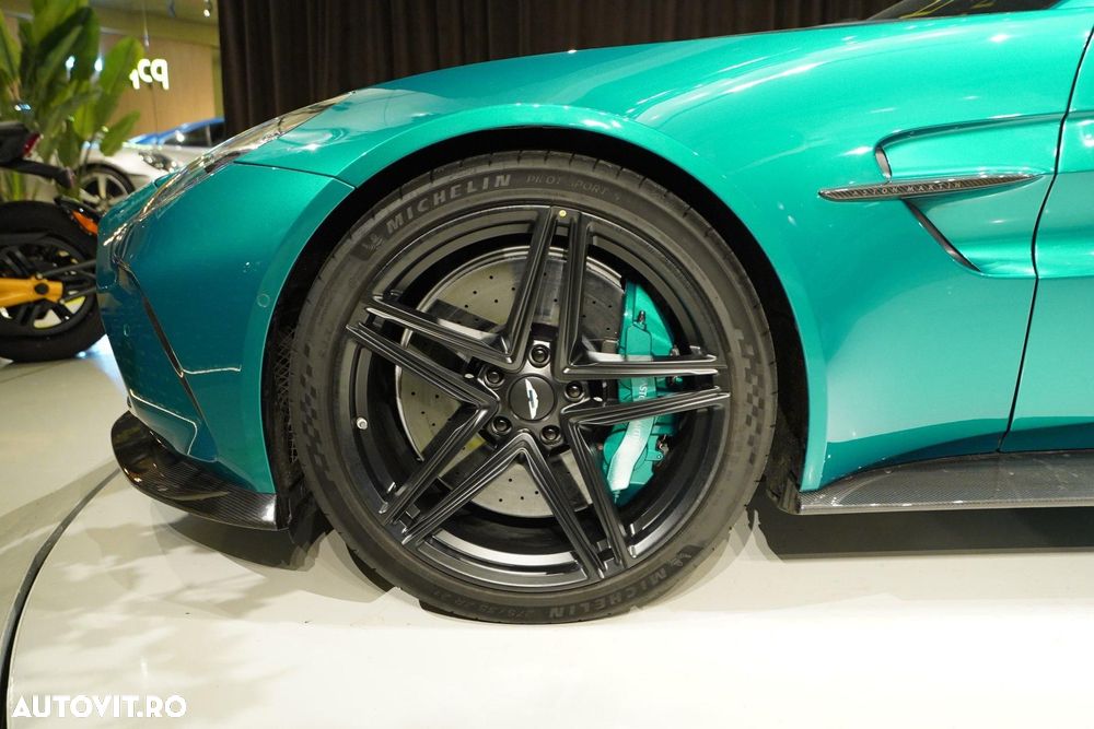 Aston Martin V8 Vantage - 11