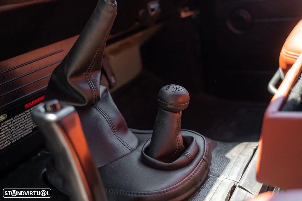 Land Rover Defender - 29