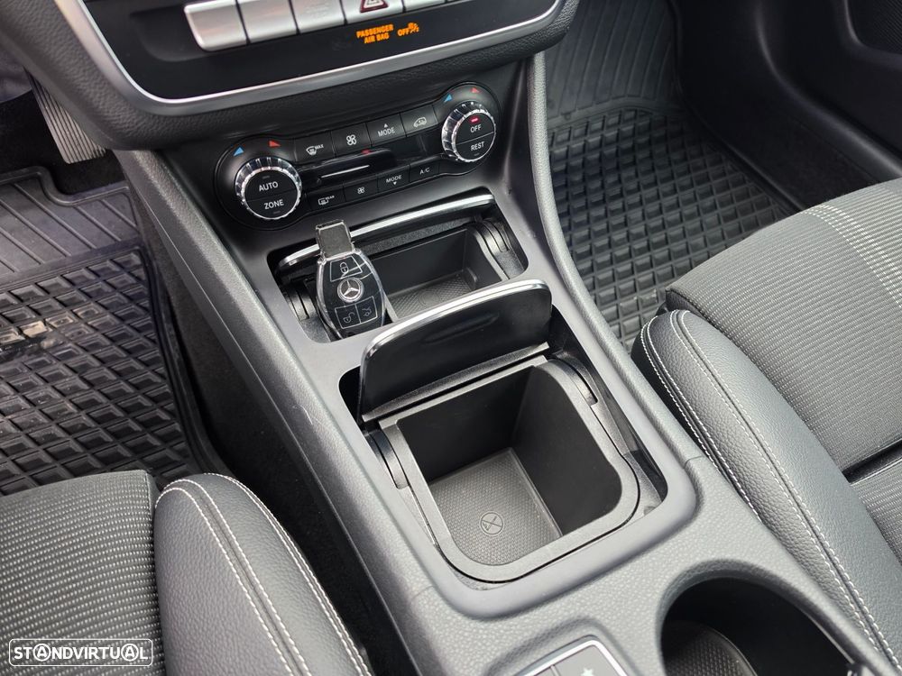 Mercedes-Benz GLA 200 Urban Aut. - 30