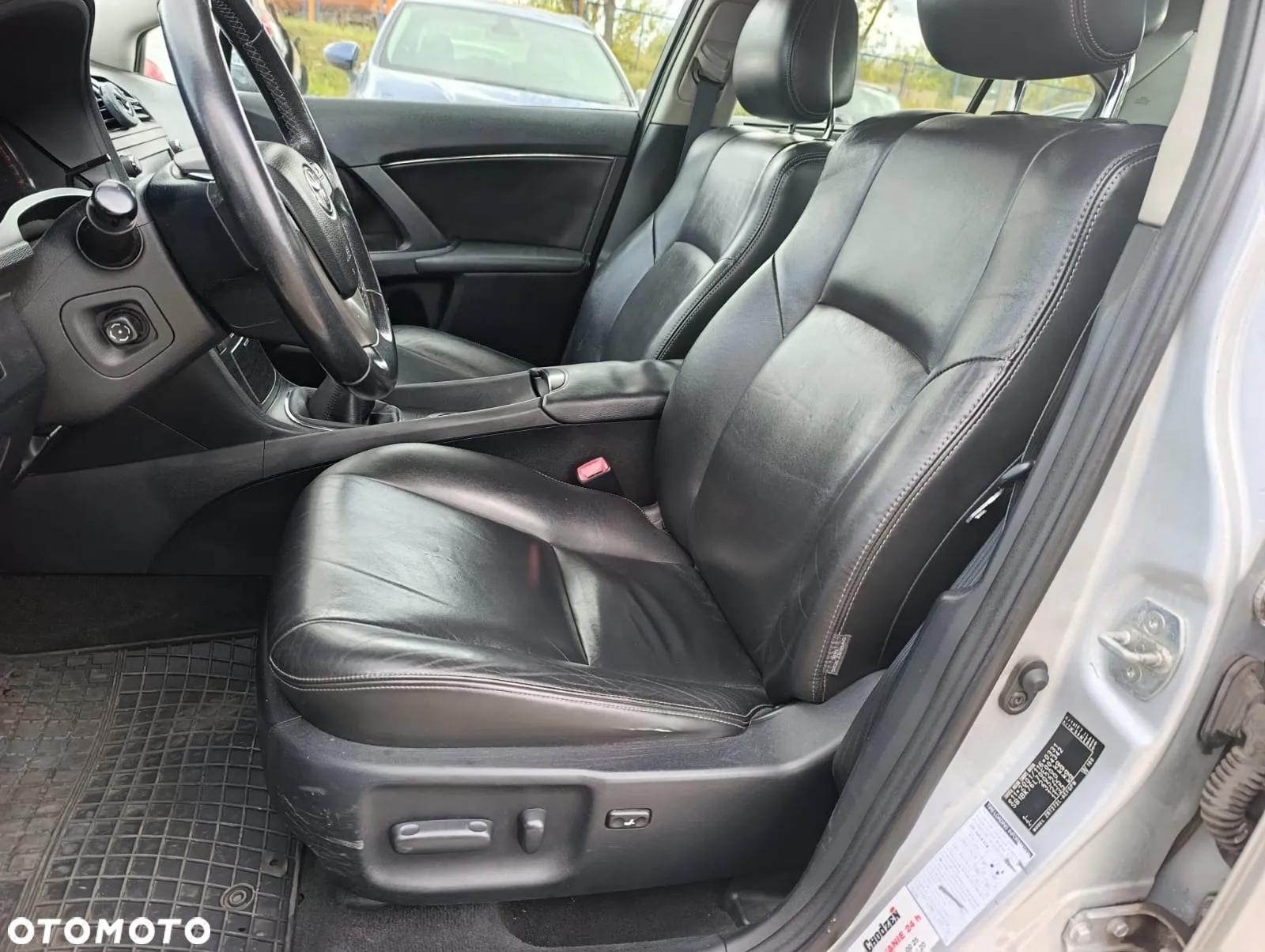 Toyota Avensis 2.0 Prestige NAVI - 11