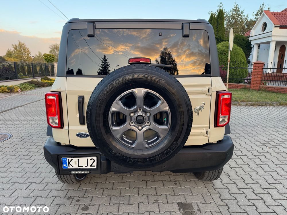 Ford Bronco - 10