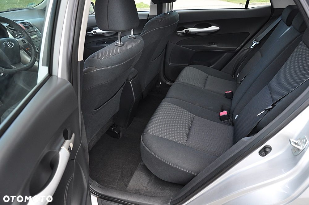 Toyota Auris 1.33 VVT-i Terra Start - 24