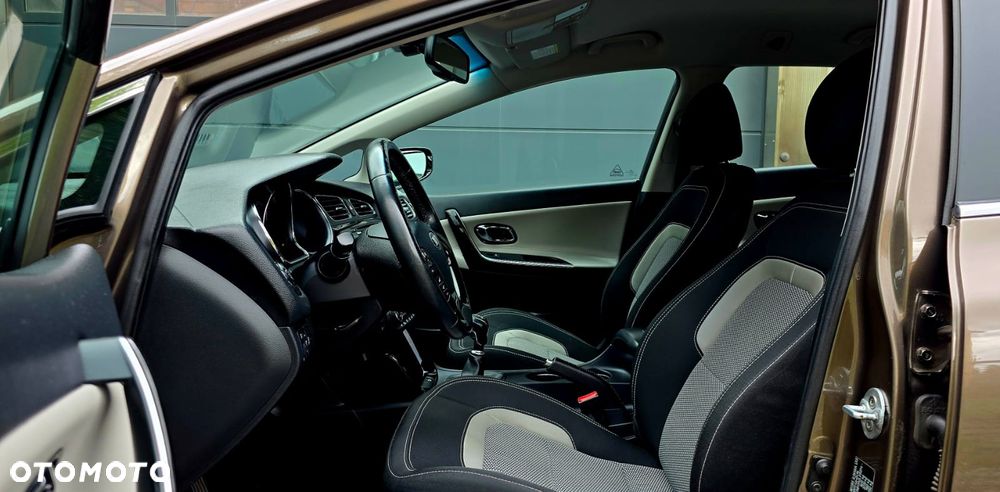 Kia Ceed 1.6 GDI ISG Dream Team Edition - 19