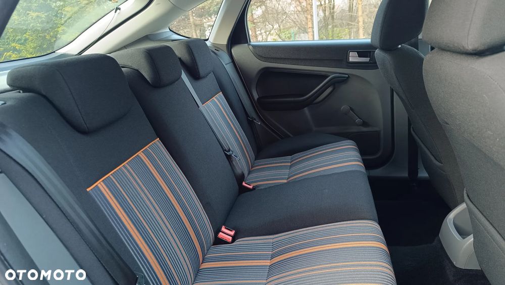 Ford Focus 1.6 16V Style+ - 17