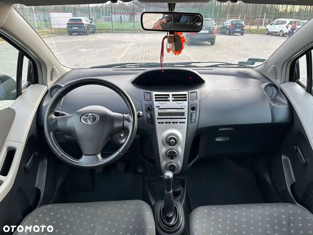 Toyota Yaris 1.3 Luna A/C - 9