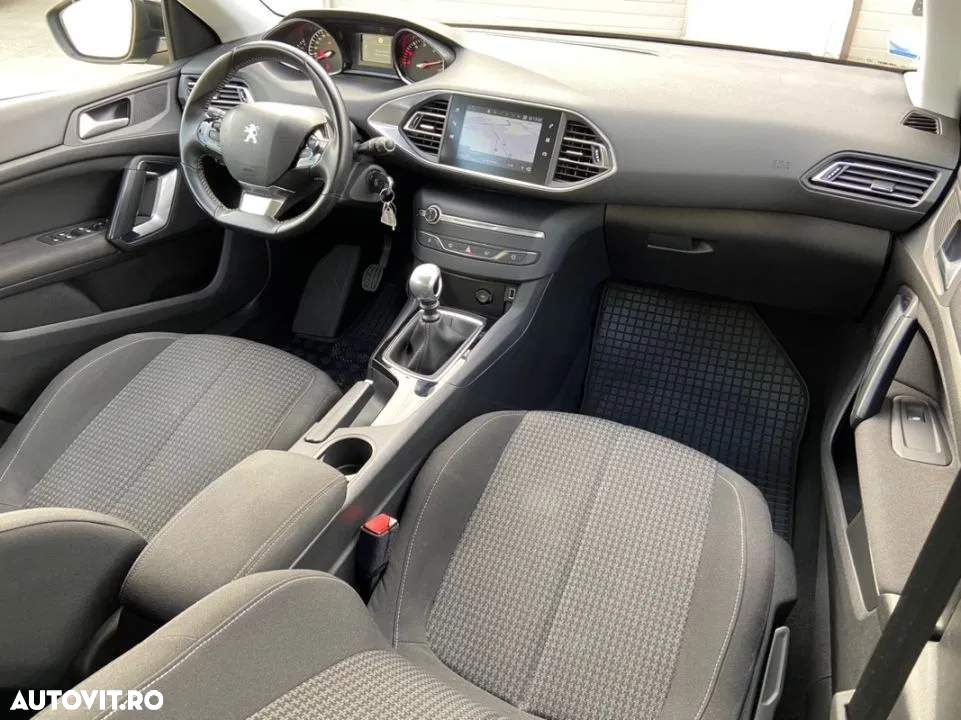 Peugeot 308 - 33