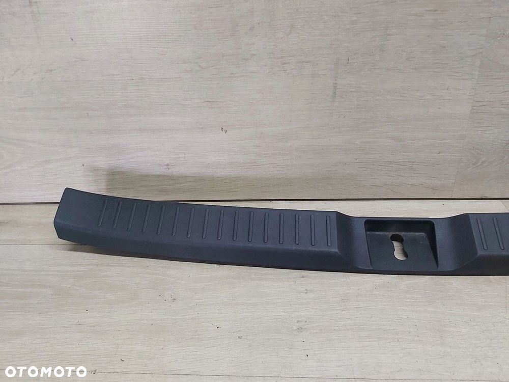 Toyota Corolla Verso II 04-08r plastik osłona pasa tylnego - 2