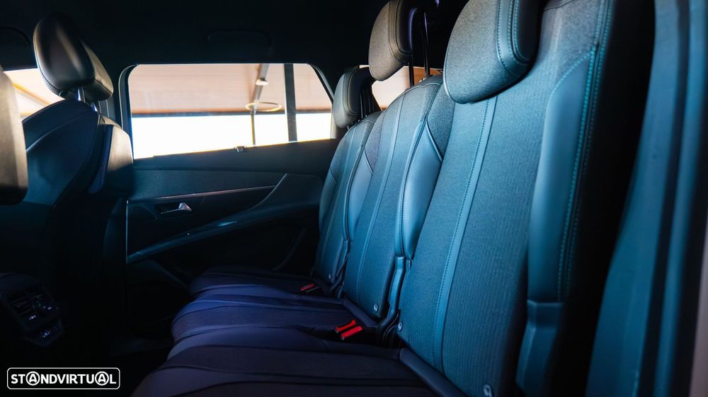 Peugeot 5008 1.2 PureTech Allure Pack EAT8 - 23