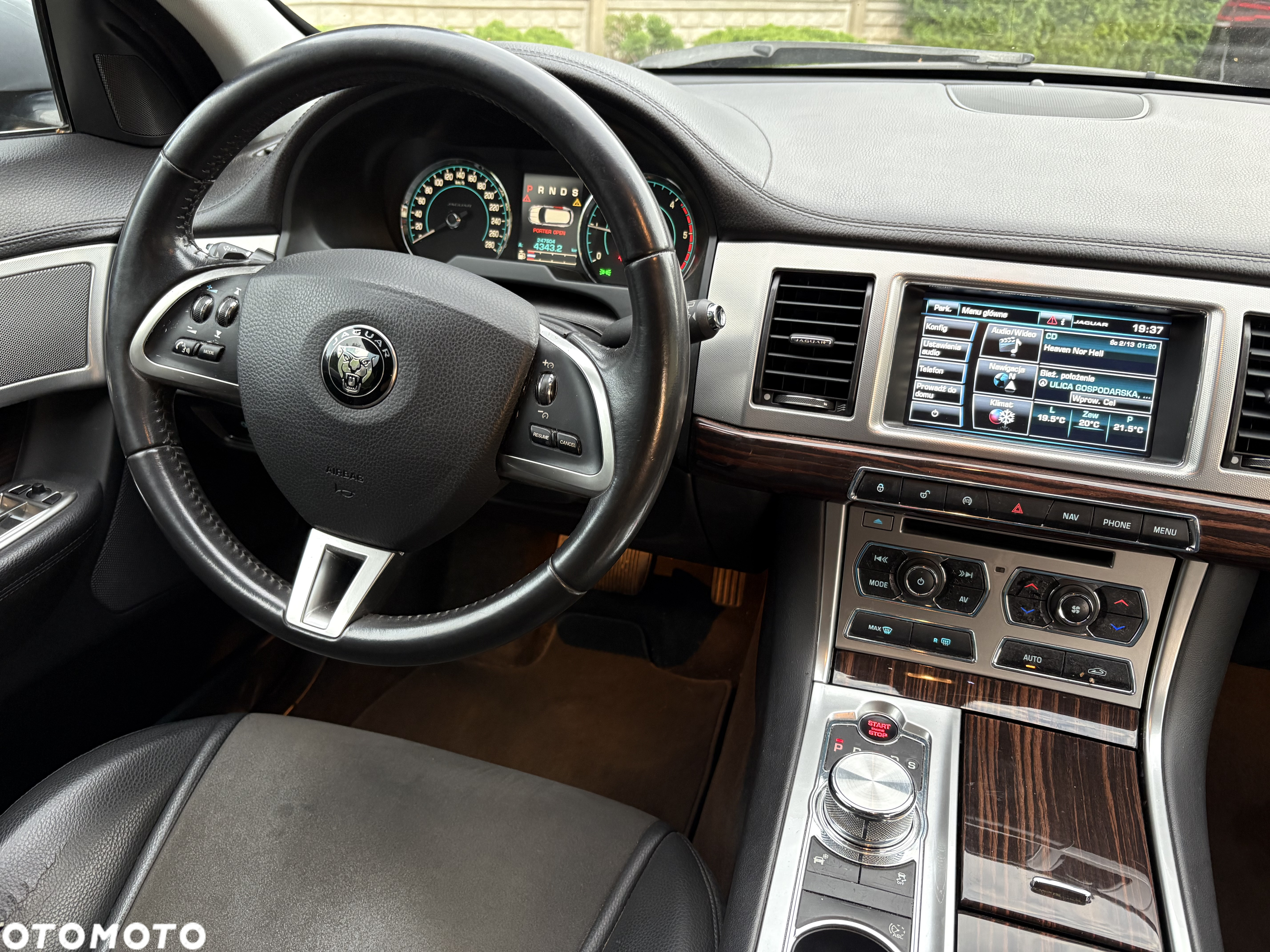 Jaguar XF 2.2 D Luxury - 11