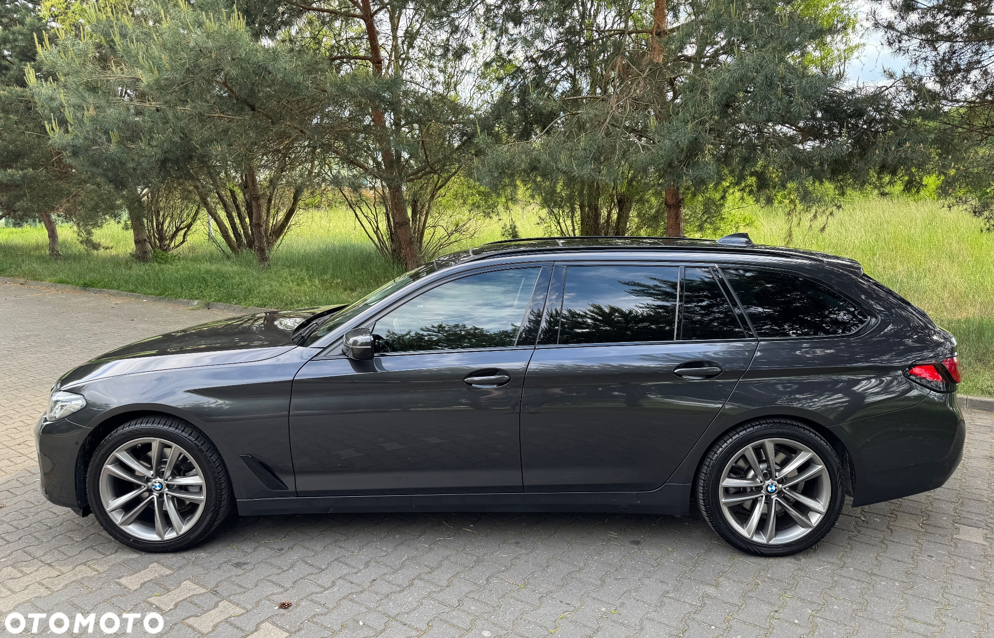 BMW Seria 5 520d xDrive Touring Luxury Line - 2