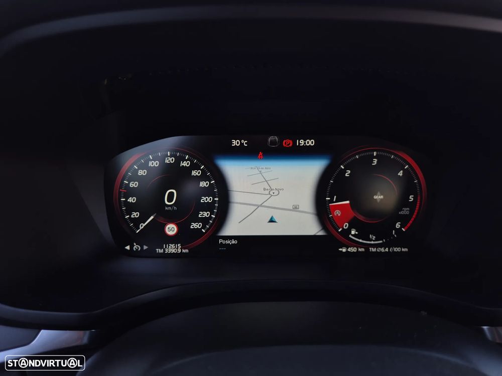 Volvo V60 2.0 D3 Momentum Plus - 25