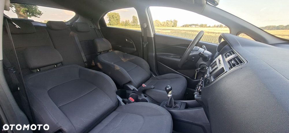 Kia Rio 1.2 Attract - 19