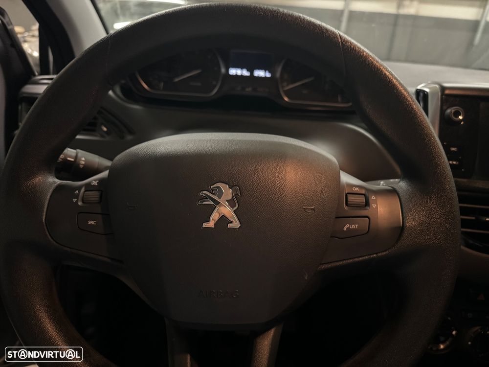 Peugeot 208 - 17