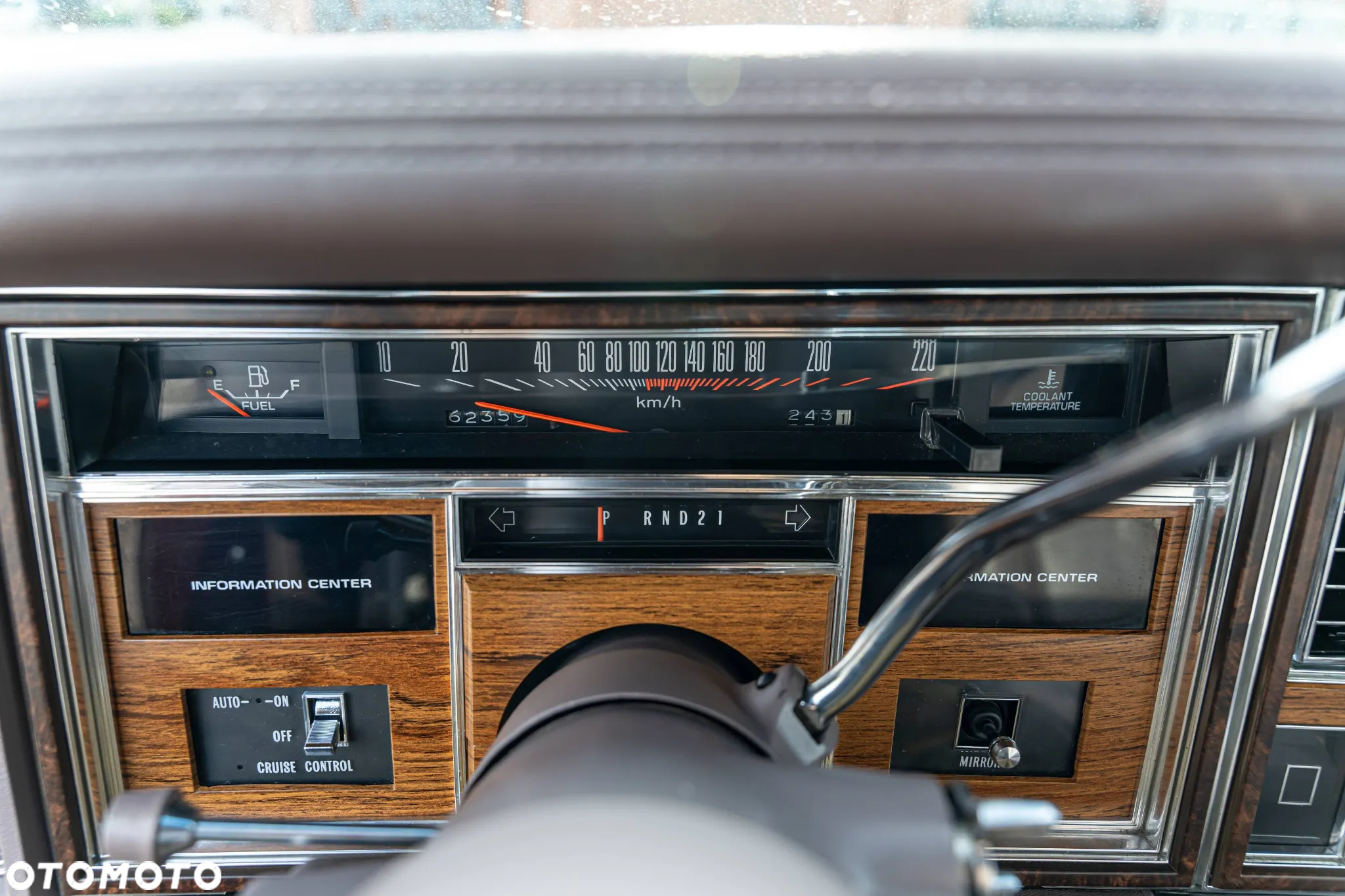 Cadillac Seville - 24