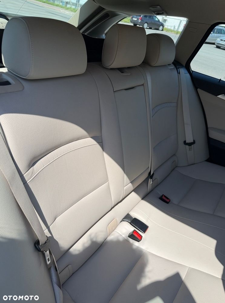 BMW Seria 5 528i xDrive Sport-Aut Luxury Line - 15