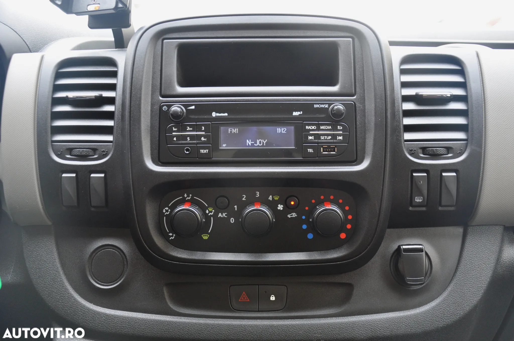 Renault Trafic Van - 17