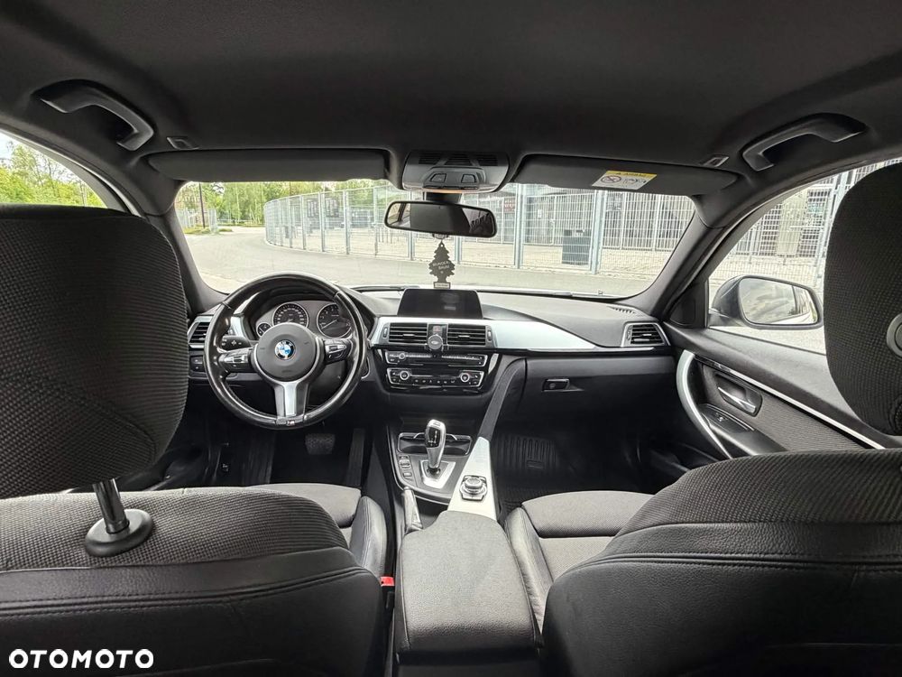 BMW Seria 3 330i xDrive Sport Line - 26