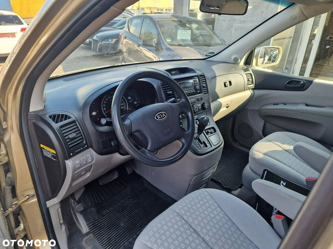 Kia Carnival 2.9 CRDi EX - 6