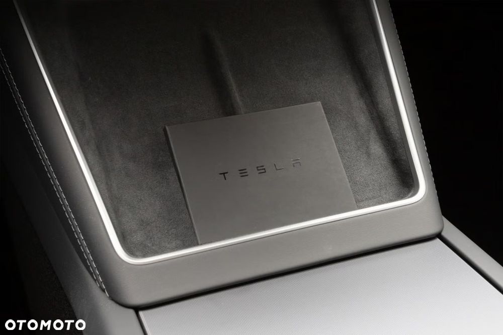 Tesla Model Y Long Range Dual Motor AWD - 10