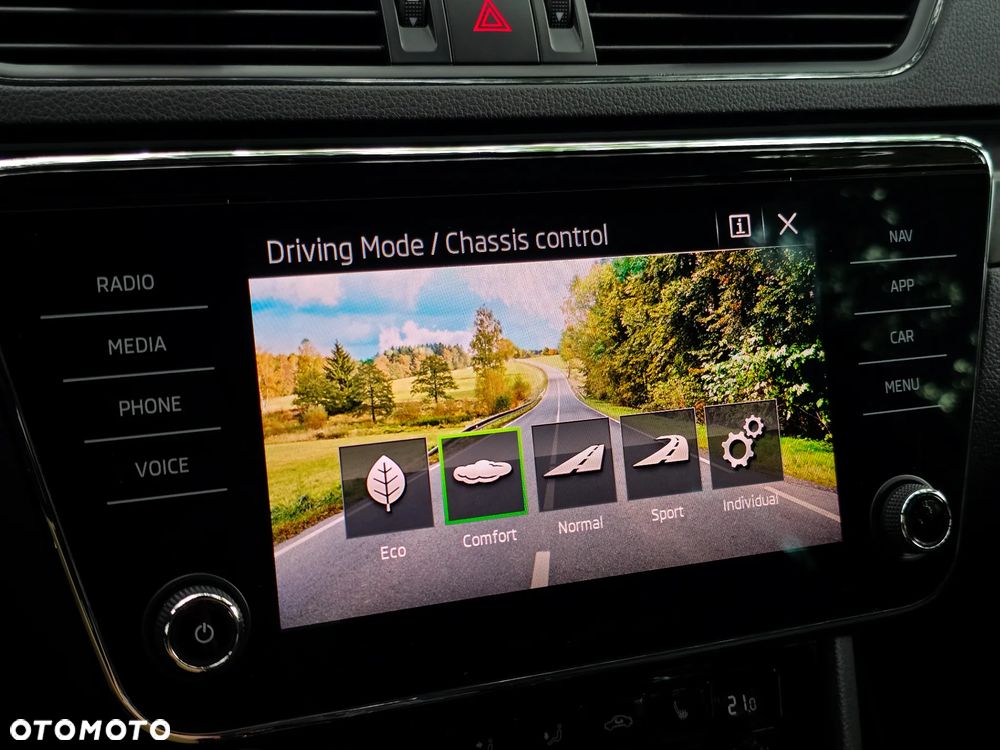Skoda Superb 2.0 TDI SCR Sportline DSG - 27