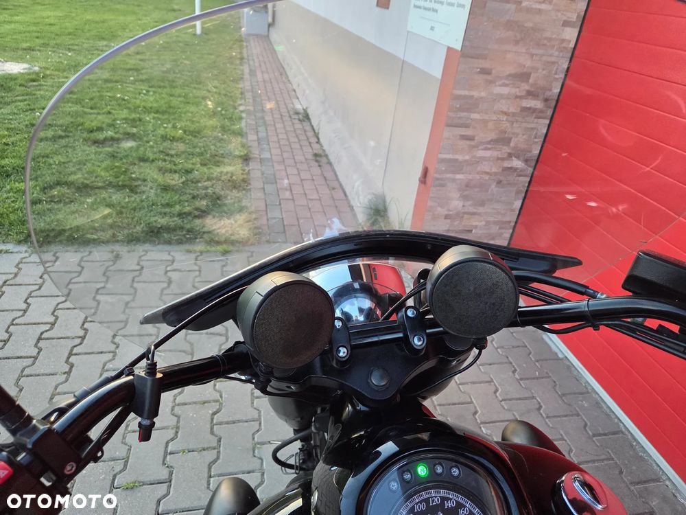 Suzuki Intruder - 11