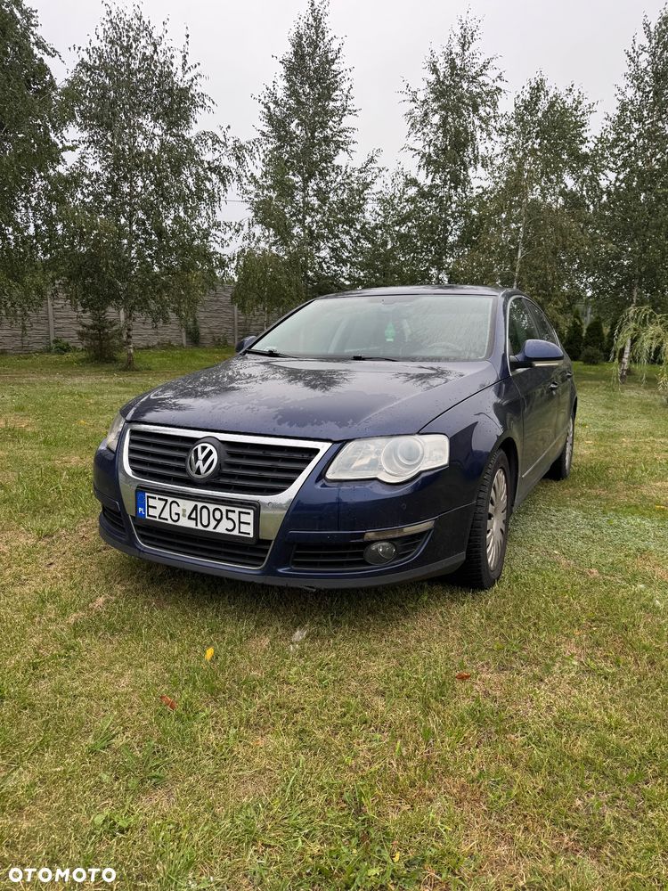 Volkswagen Passat - 1