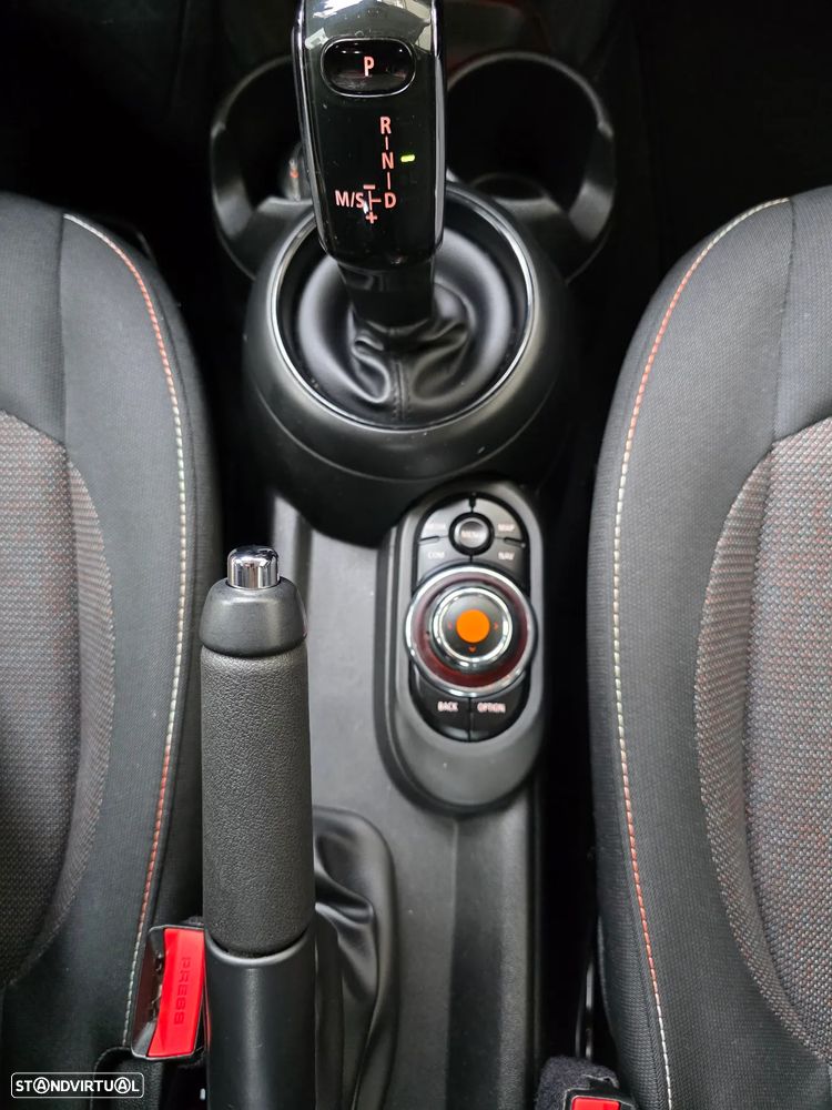 MINI 5 Portas Cooper D Auto - 46