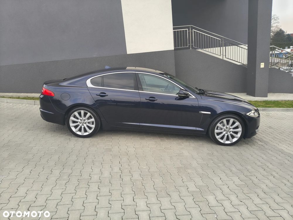 Jaguar XF 3.0 V6 D Luxury - 5