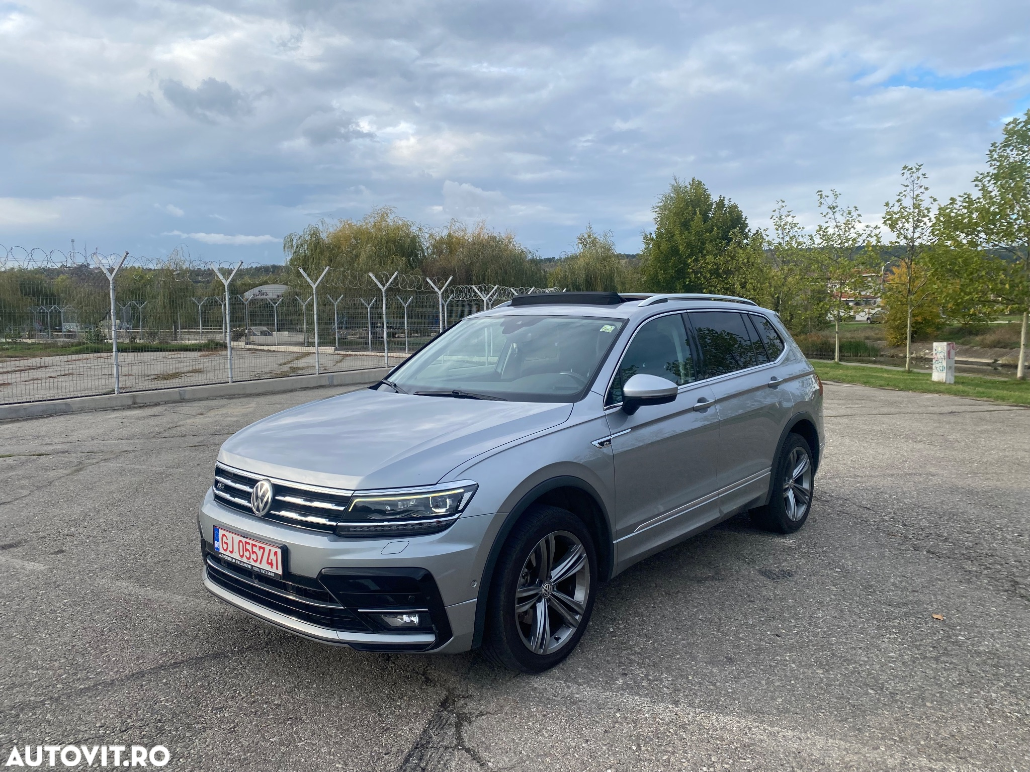Volkswagen Tiguan Allspace 2.0 TDI DSG R-Line - 2