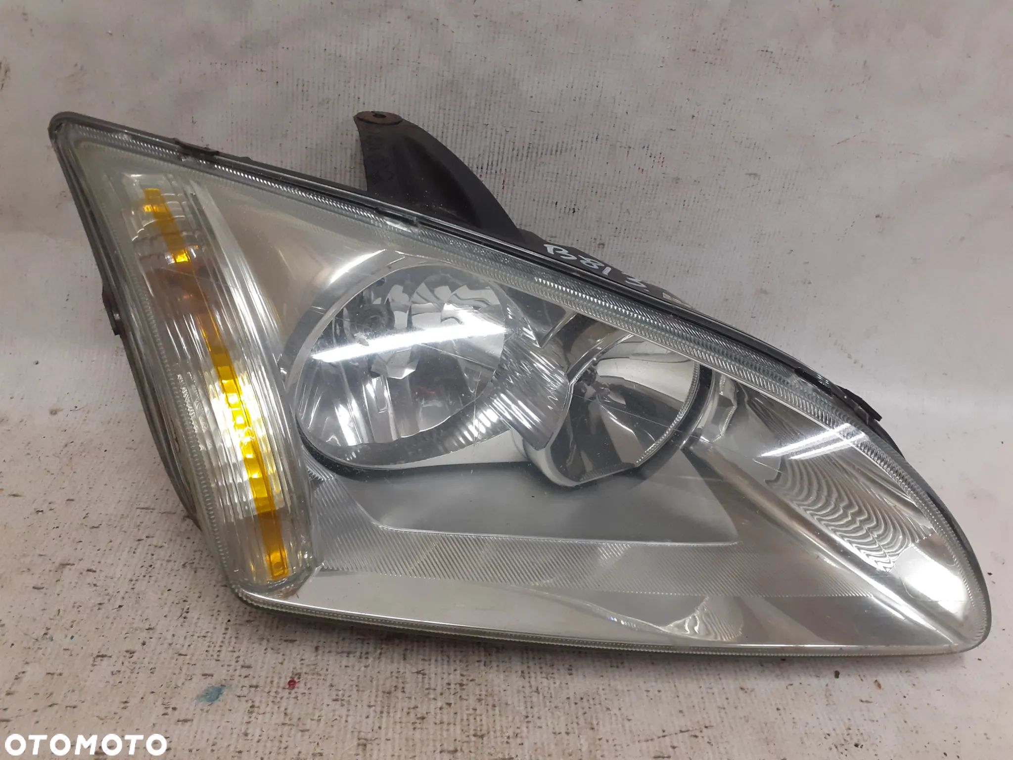 .  PRZOD PRZEDNIA LAMPA PRAWA FORD FOCUS MK2 - 1