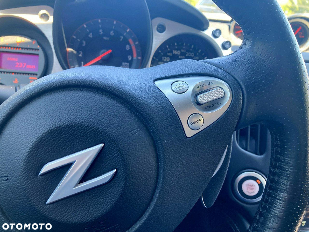 Nissan 370 Z - 25