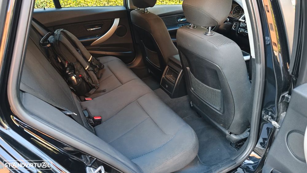 BMW 320 d Advantage Auto — fotografia 8