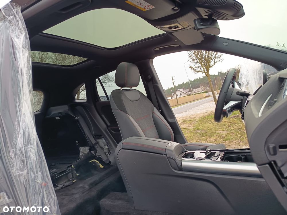 Mercedes-Benz GLA - 32