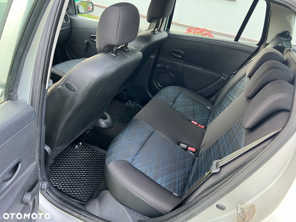 Renault Clio - 9